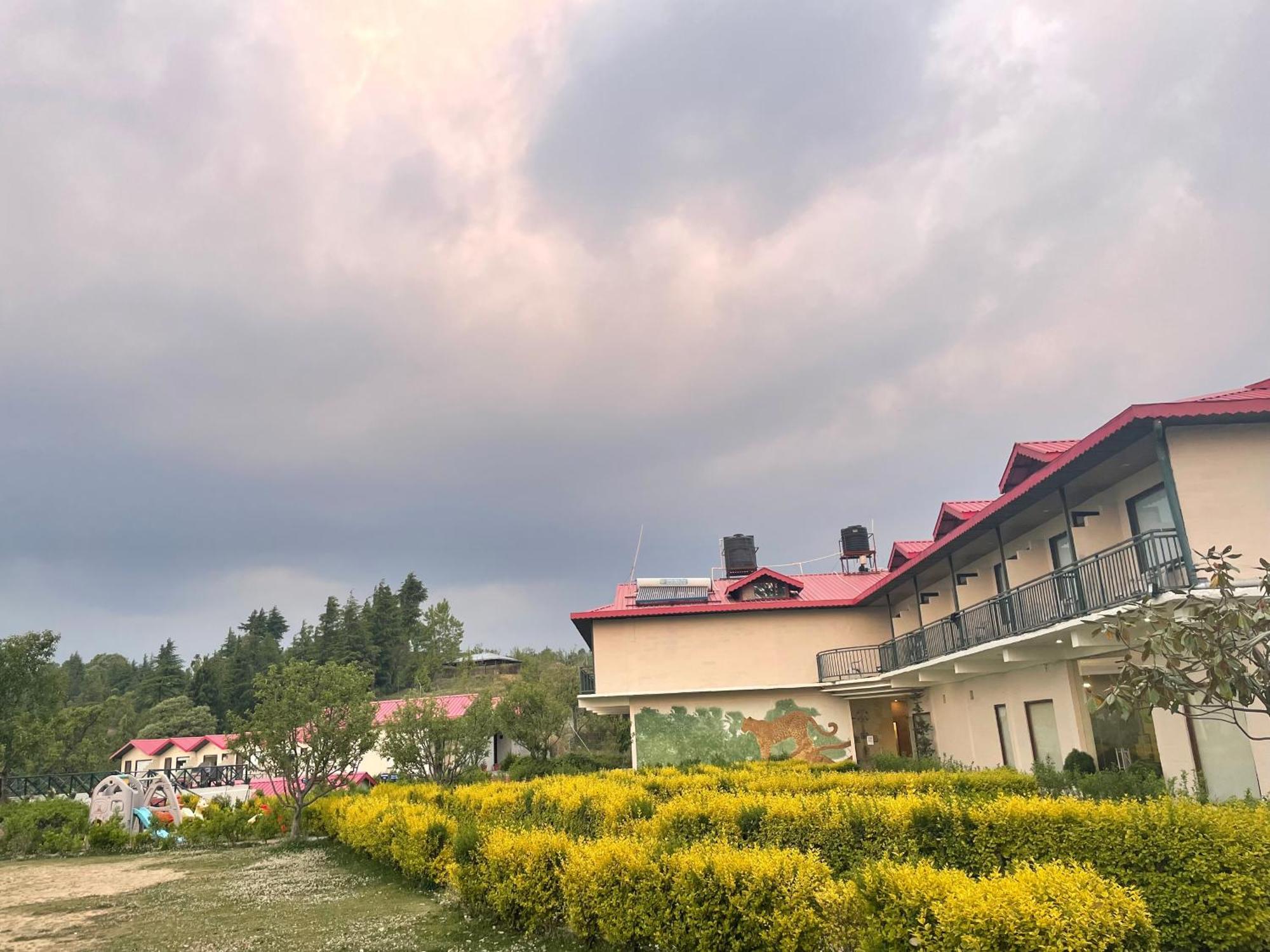 Vue Magique Resort Chail Bagian luar foto